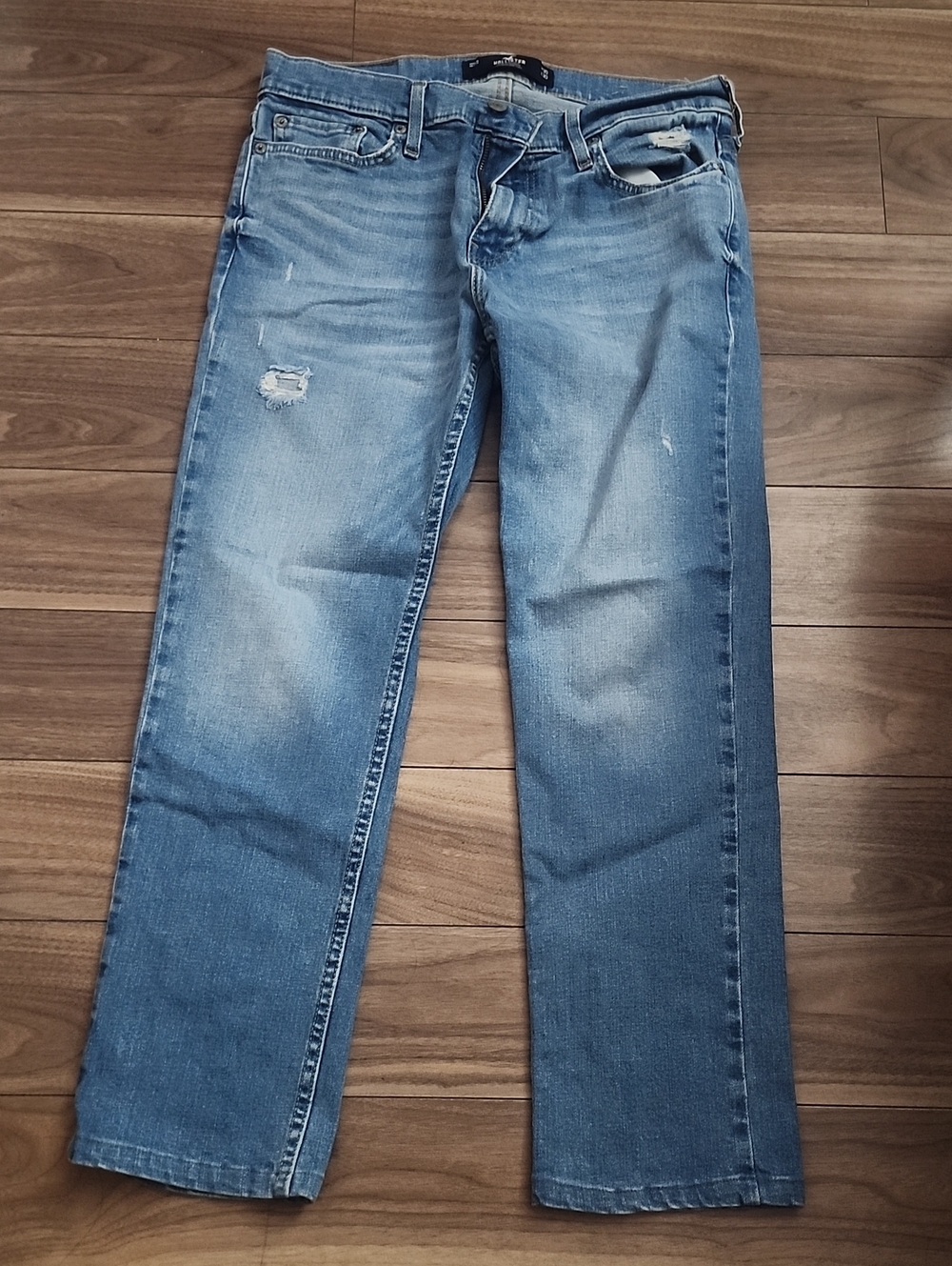 🔥 Hollister, Light Blue Distressed Straight-Leg Jeans
